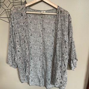 Lightweight cardigan. Size S/M.